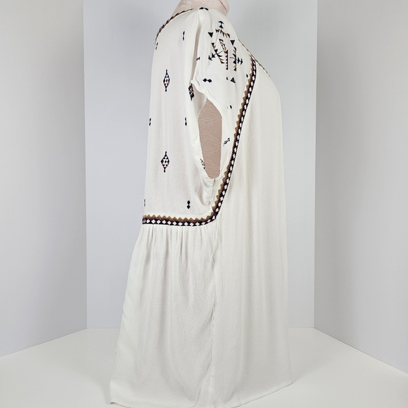 Torrid Ivory Boho Embroidered Peasant Tunic Top Women's Size 0 (Fits L/XL) - Picture 8 of 12